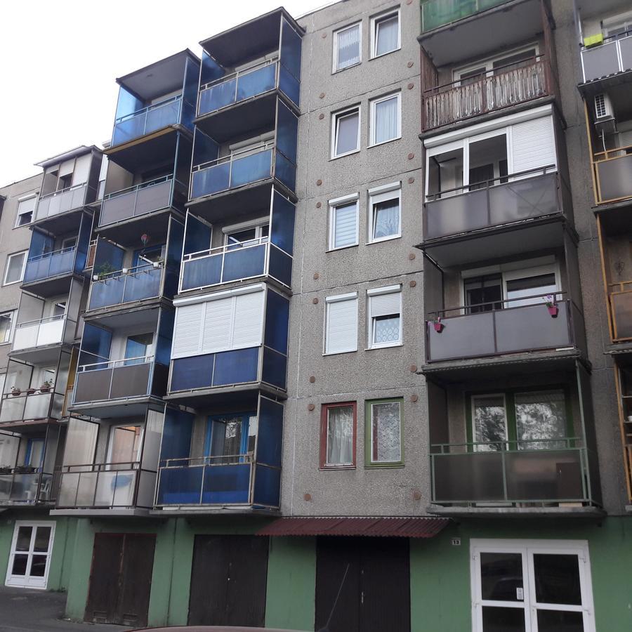 Studio 18 Apartman Kazincbarcika Exterior photo